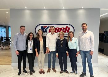 Instituto Guga Kuerten e Grupo Koch firmam parceria em prol do social