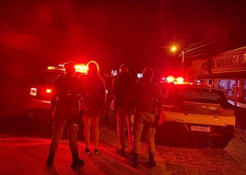 Casal de traficantes usava ‘disk drogas’ e é preso, em São João Batista