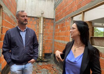 Secretária de Educação verifica obras nas creches do Cobre e Areão