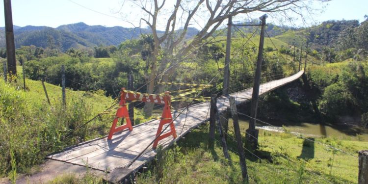 Ponte pênsil na Colônia Nova Itália é interditada