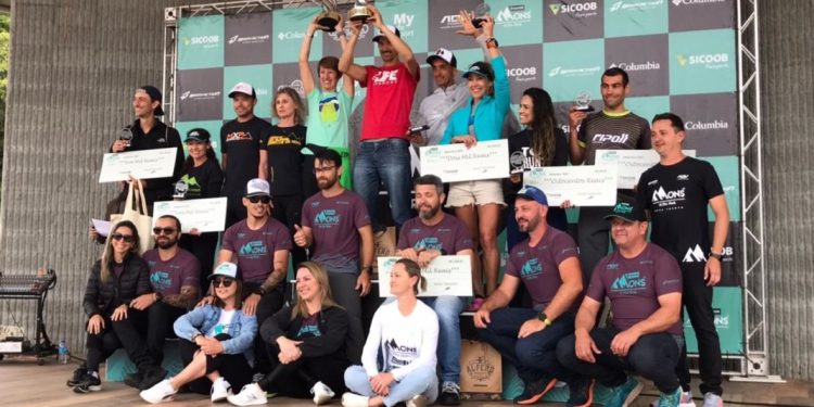 Premiação da ultramaratona Sicoob Mons Ultra Trail reúne autoridades e atletas em Nova Trento