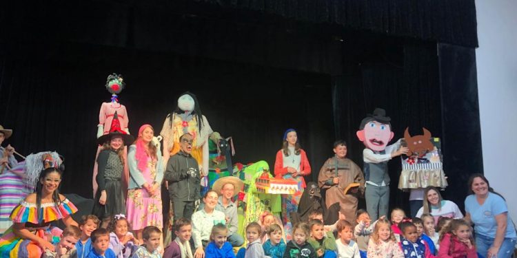 Estudantes de pré-escola participam de projeto sobre o folclore brasileiro