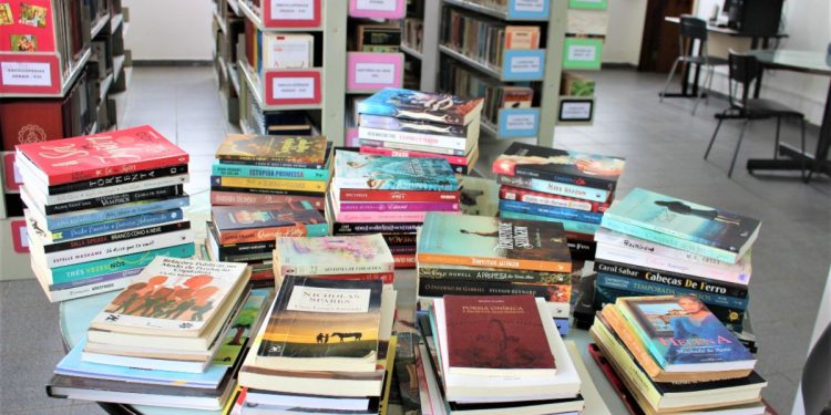 Biblioteca disponibiliza novos livros para empréstimo gratuito à comunidade