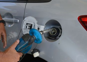 Petrobras reduz litro da gasolina em R$ 0,25