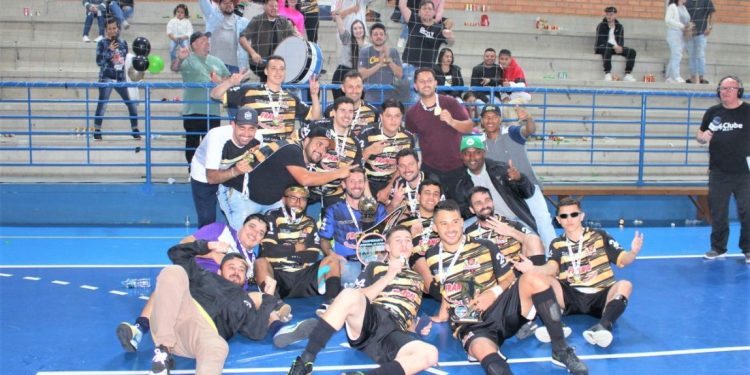Tajuba conquista o título no futsal