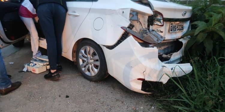 Casal fica ferido em acidente entre carro e moto na SC-410