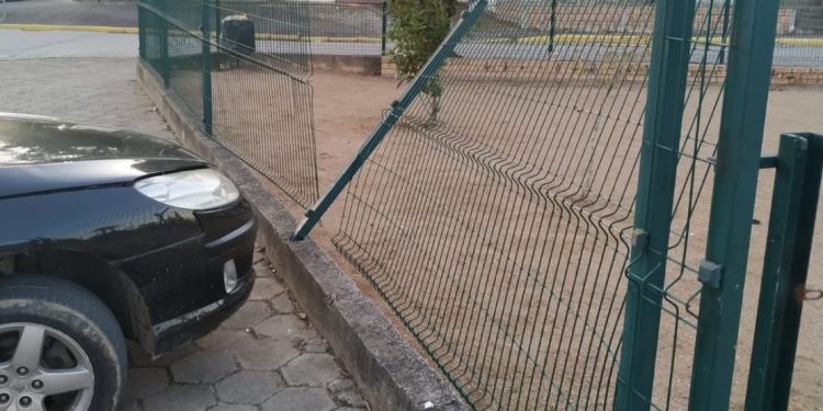 Motorista bate em frente a PM, resiste e é preso em Canelinha