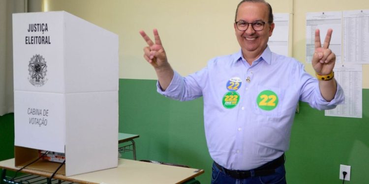 Jorginho Mello é eleito governador de Santa Catarina