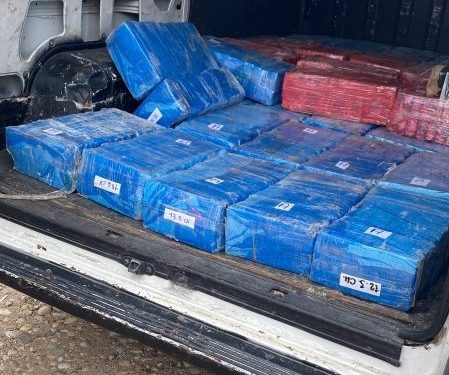 Polícia apreende 700 quilos de maconha e seis quilos de crack