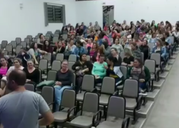 Greve em São João Batista: Professores anunciam greve para dia 16