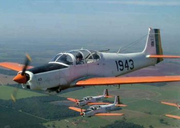 Bombeiros fazem busca por aeronave da FAB que desapareceu na região