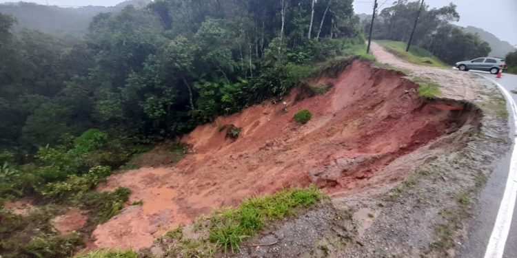 Defesa Civil registra diversos pontos de deslizamentos de terra em Nova Trento