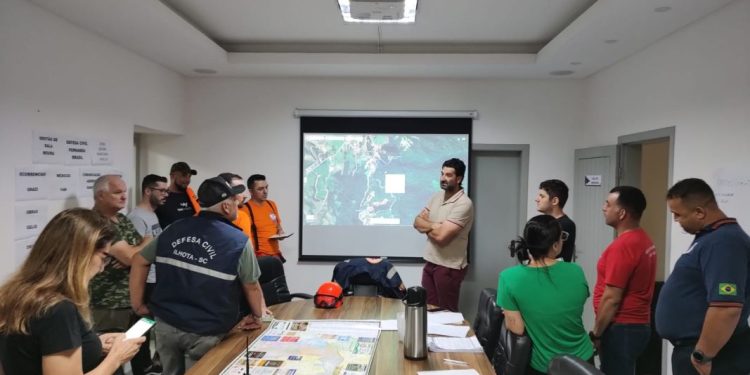 Equipes prosseguem trabalho de enfrentamento às consequências da enchente em SJB