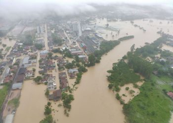 Nível do Rio Tijucas baixa para 4.92 metros em São João Batista