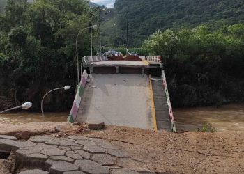 Ponte dos Imigrantes desaba em Colônia Nova Itália, São João Batista