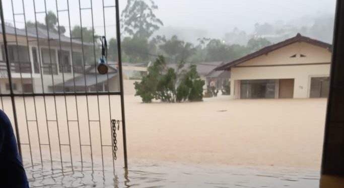 35 famílias são atendidas em abrigos em São João Batista e prefeitura pede doações