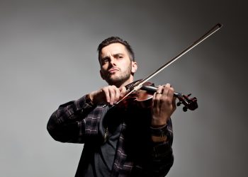 Simão Wolf realiza espetáculo natalino em São João Batista na segunda