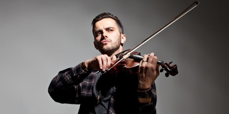 Simão Wolf realiza espetáculo natalino em São João Batista na segunda