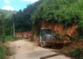 Nova Trento realiza limpeza e abertura de 12 quilômetros de estrada da Corrida até o Distrito de Aguti