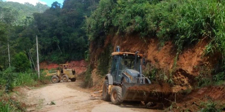 Nova Trento realiza limpeza e abertura de 12 quilômetros de estrada da Corrida até o Distrito de Aguti
