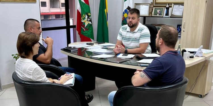 Prefeito se reúne com PM e CDL Nova Trento para firmar na segurança pública