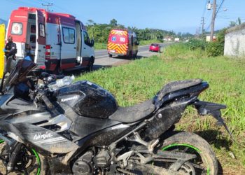Motociclistas ficam feridos em acidente na SC-410