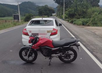Motociclista atinge traseira de carro e fica ferido na SC-410