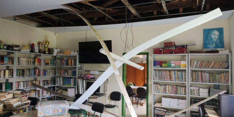 Ciclone causa estragos no interior de São João Batista