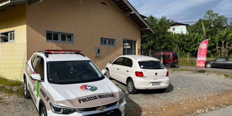 Homem tenta roubar padaria e é preso, em São João Batista