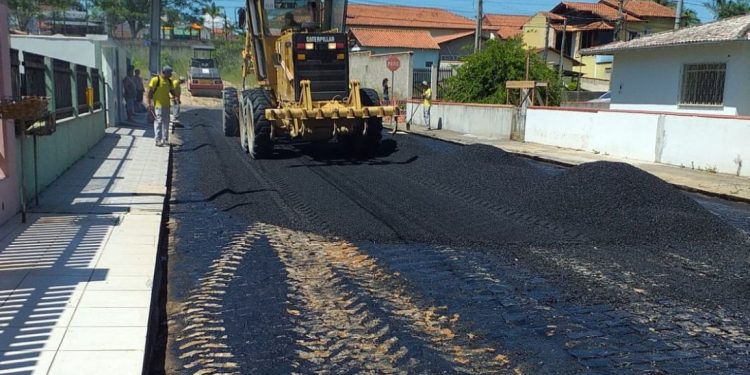 Prefeitura de São João Batista inicia pavimentação asfáltica de 14 vias