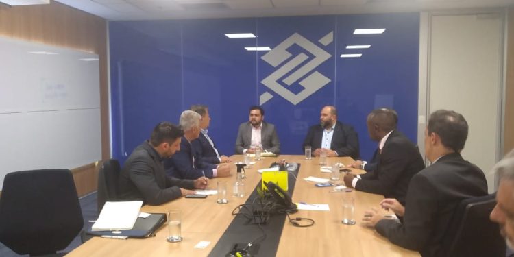 Vereador Teodoro acompanha prefeito e vice em audiência no Banco do Brasil