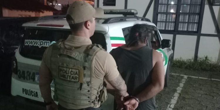 PM recupera veículo furtado em São João Batista