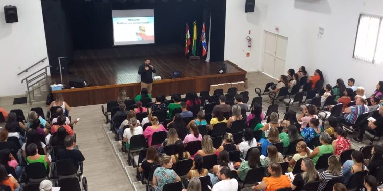 Rede municipal de ensino de São João Batista inicia ano letivo de 2023 na segunda