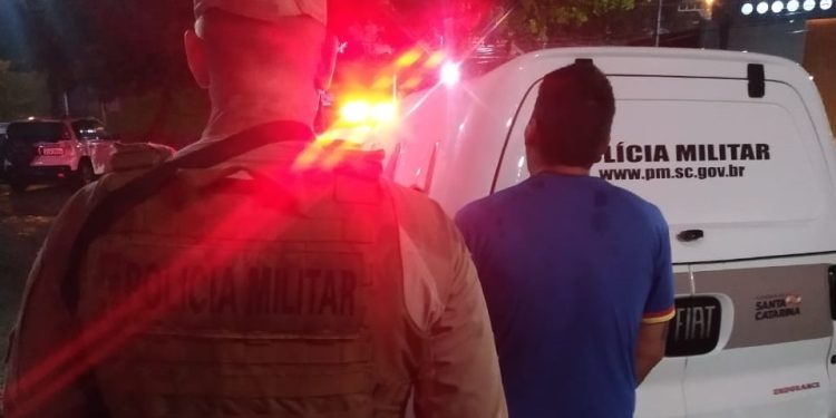 Foragido é preso ao ser reconhecido pela polícia em Tijucas