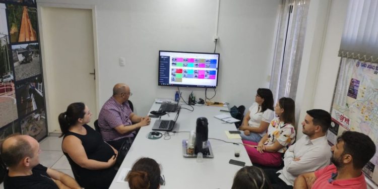 Reunião trata sobre implementação de sistema de monitoramento por câmeras OCR