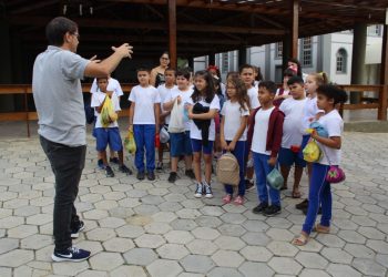 Estudantes participam de visita guiada a pontos históricos da imigração italiana em São João Batista