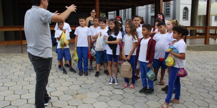 Estudantes participam de visita guiada a pontos históricos da imigração italiana em São João Batista