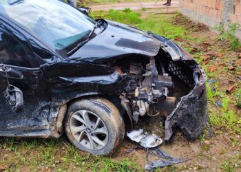 Homem afirma ter sido agredido e ameaçado com arma após colisão