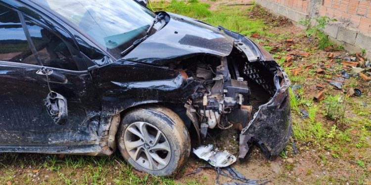 Homem afirma ter sido agredido e ameaçado com arma após colisão