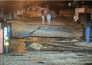 Chuva arrasta ponte no Fernandes e comunidade fica isolada