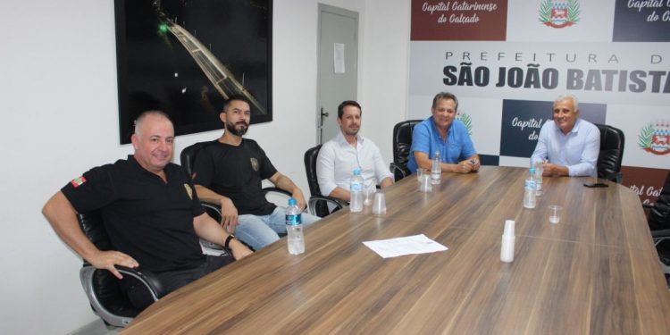 Novo delegado de São João Batista faz visita a prefeitura
