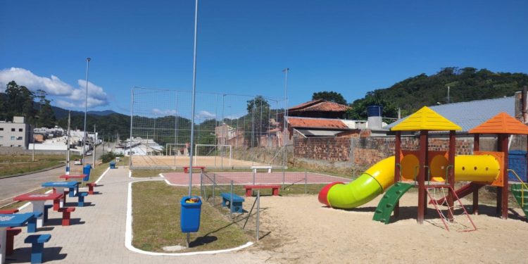 Praça de esporte e lazer do bairro Ribanceira do Sul será inaugurada na quinta