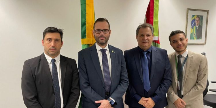Prefeito Pedroca encaminha reivindicações de São João Batista em Brasília