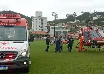 Helicóptero transfere idoso com dificuldades respiratórias