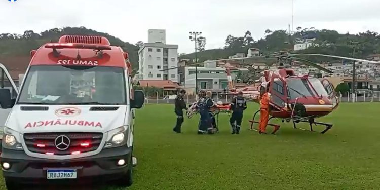 Helicóptero transfere idoso com dificuldades respiratórias