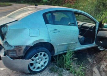 Carro é atingido após parar em acostamento na SC-108