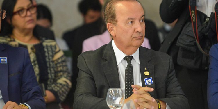Governador leva ao Governo Federal as propostas de Santa Catarina para segurança nas escolas
