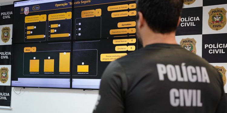 Polícia Civil apreende 10 adolescentes e cumpre 13 mandados de busca e apreensão na operação Escola Segura