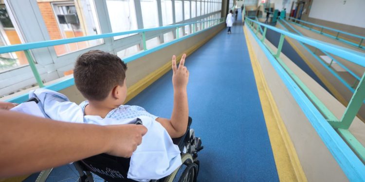 Paciente do Hospital Infantil vence morte súbita e passa por cirurgia rara