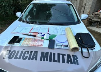 Mãe e filha são presas por suspeita de tráfico de drogas em São João Batista